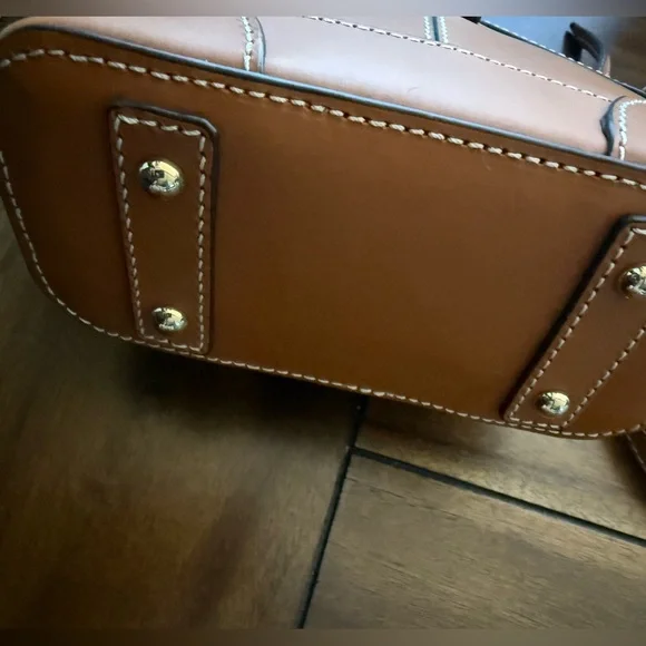 VINTAGE Dooney & Bourke Leather Mini Domed Crossbody - Picture 6 of 6